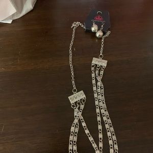 Paparazzi necklace and earrings